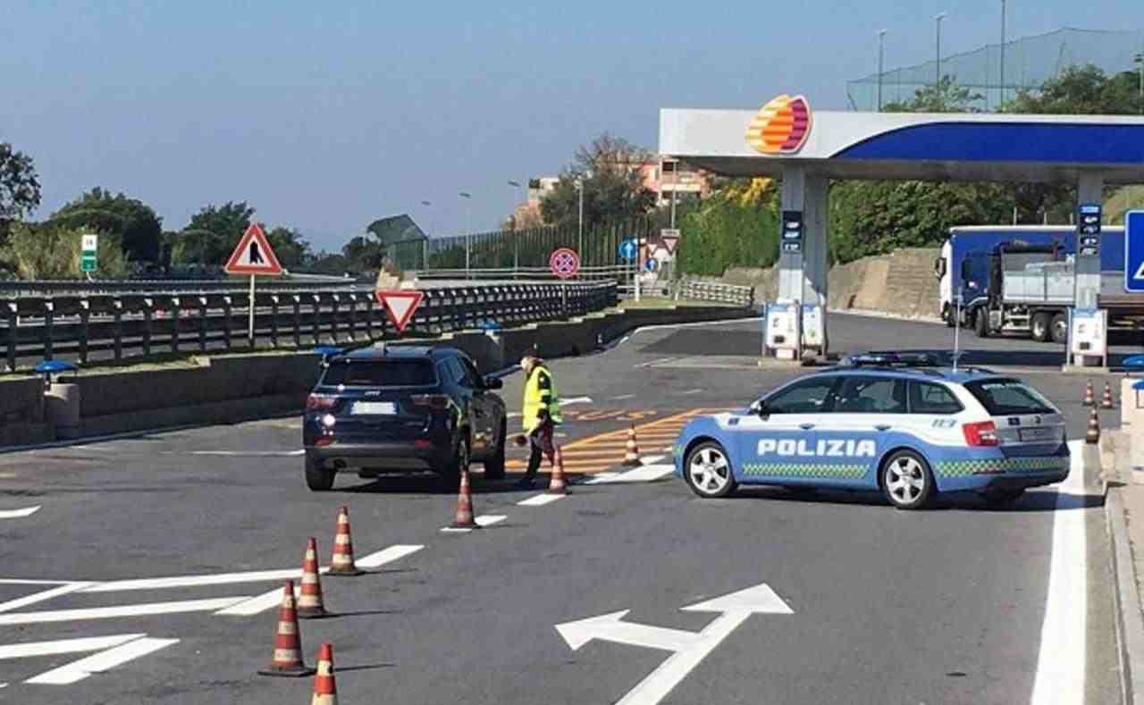 Attenzione in autostrada - AnsaFoto - 0-100.it