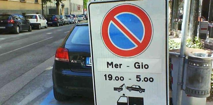 Quando puoi parcheggiare in sosta vietata liberamente