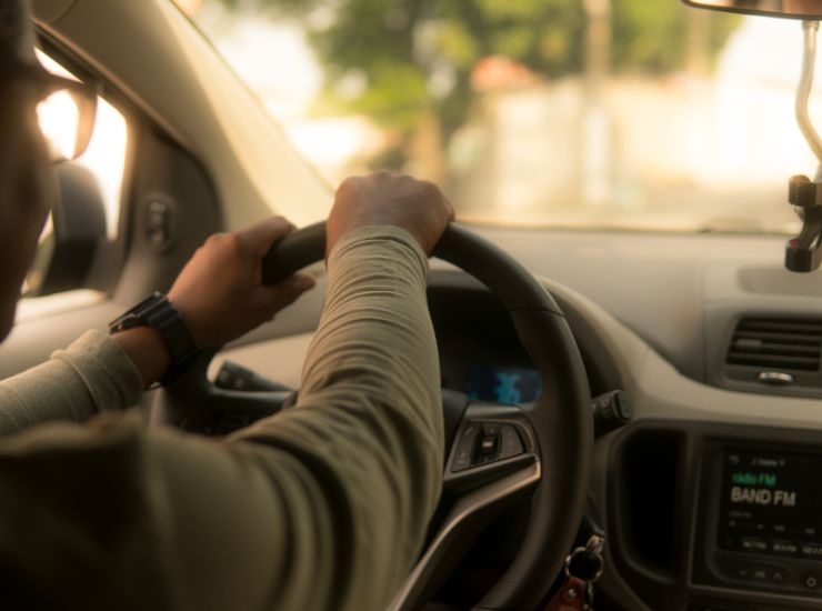 Uomo al volante